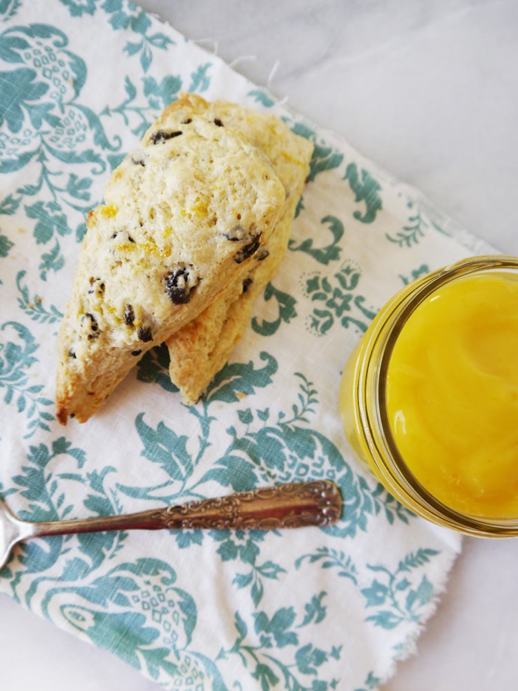 Buttermilk-Currant-Scones-2-by-Freutcake