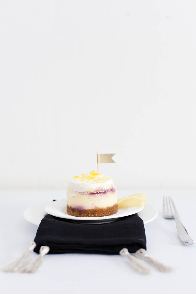 DIY-Tasseled-Napkins-Freutcake-Glitter-Guide-1