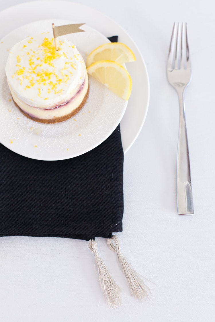 DIY-Tasseled-Napkins-Freutcake-Glitter-Guide