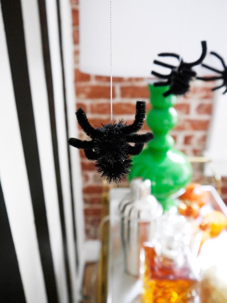 DIY-Spider-Garland-2