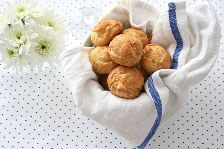 5-Ingredient-Blue-Cheese-Gougeres-2