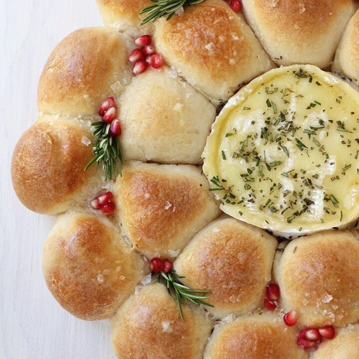 Baked Camembert Bread Wreath