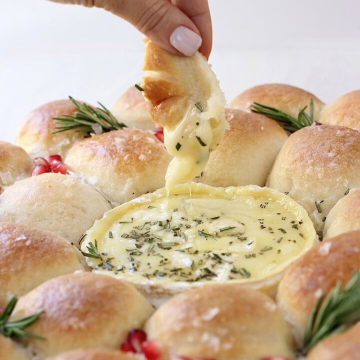 Baked Camembert Bread Wreath