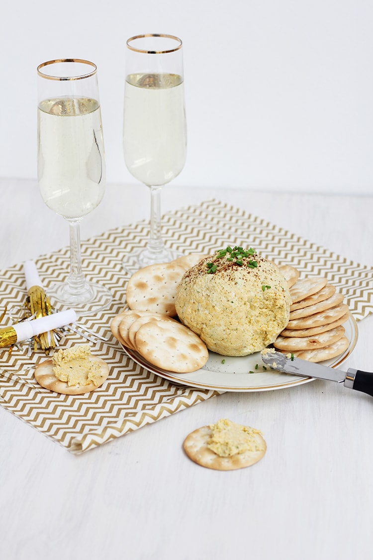 Cheery Cheddar Garlic Cheese Ball 