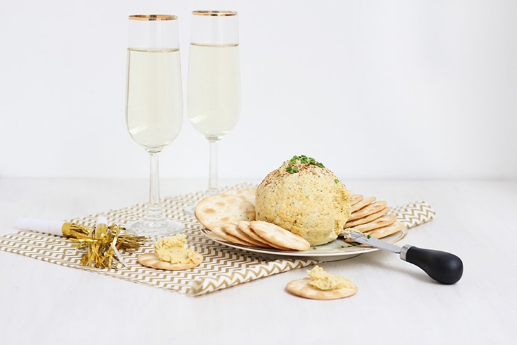 Cheddar Garlic Cheese Ball