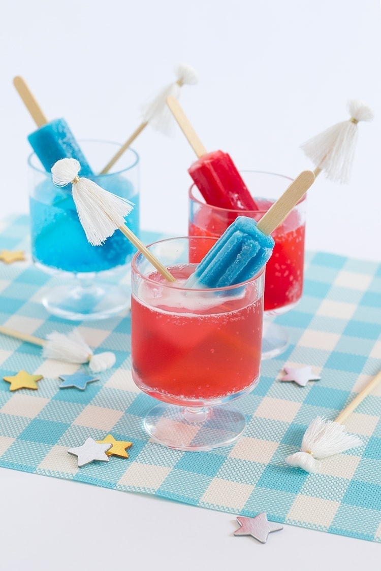 Patriotic Bomb Pop Cocktails from Freutcake