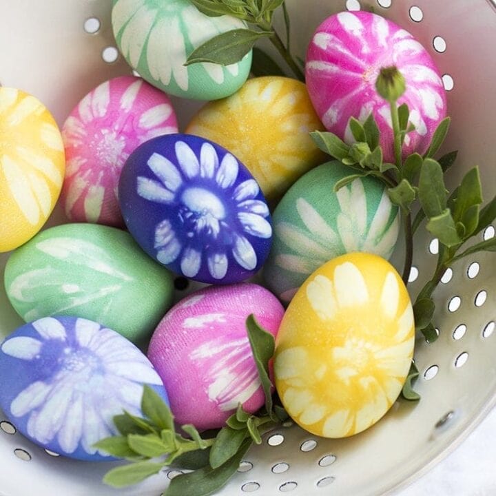 How to dye flower Easter Eggs
