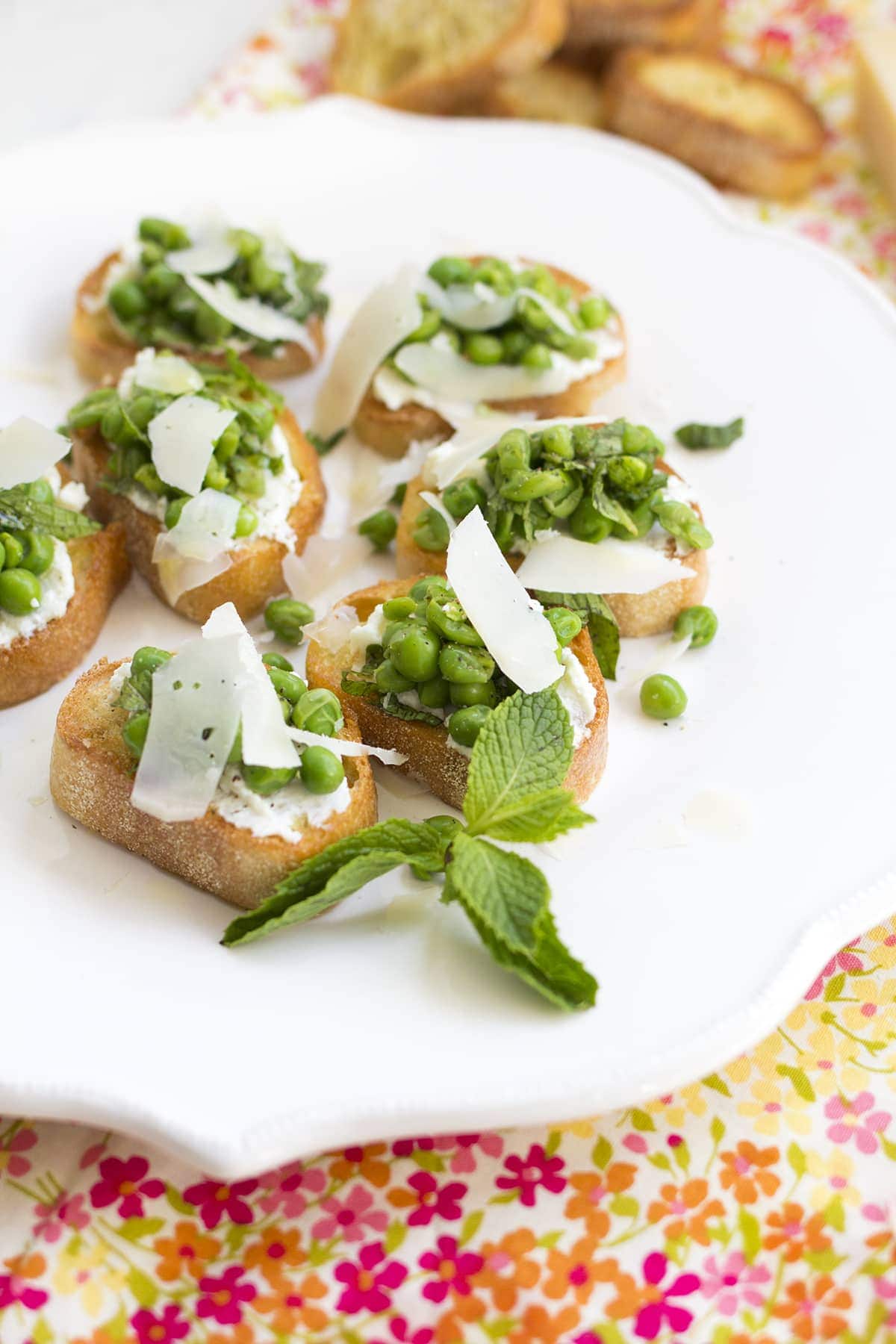 Sweet pea and ricotta crostini recipe