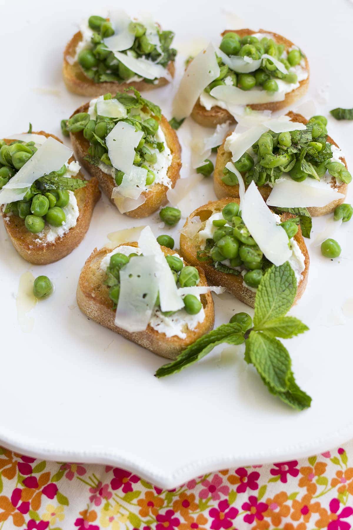 Sweet pea and ricotta crostini recipe