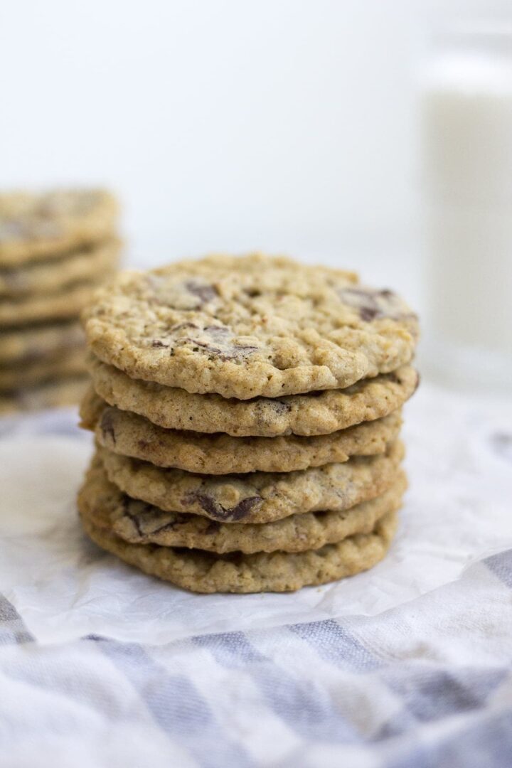 Coconut Oil Dark Chocolate Chunk Oatmeal Cookies • Freutcake