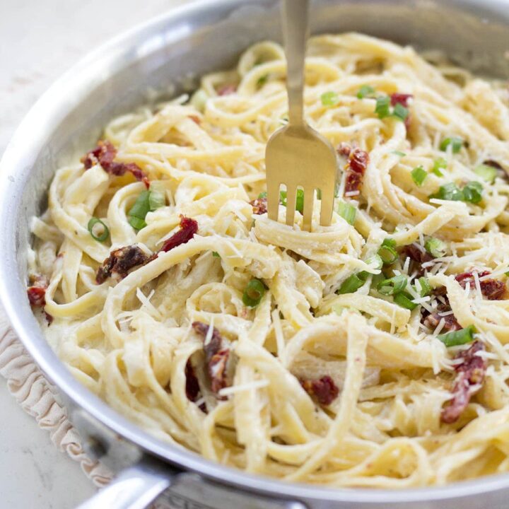 Fettuccine Alfredo with Sun-dried Tomatoes and Scallions