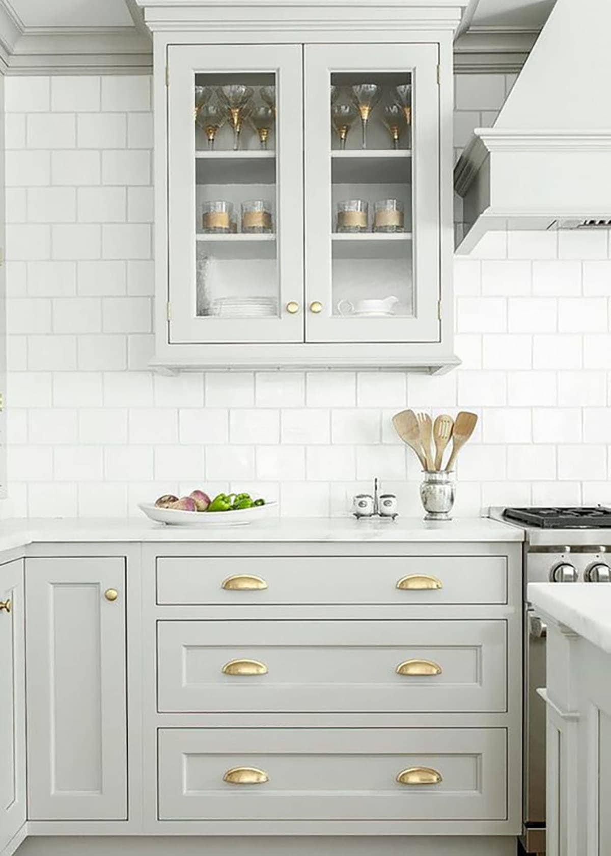 http://www.jillianharris.com/end-era-no-white-kitchens/