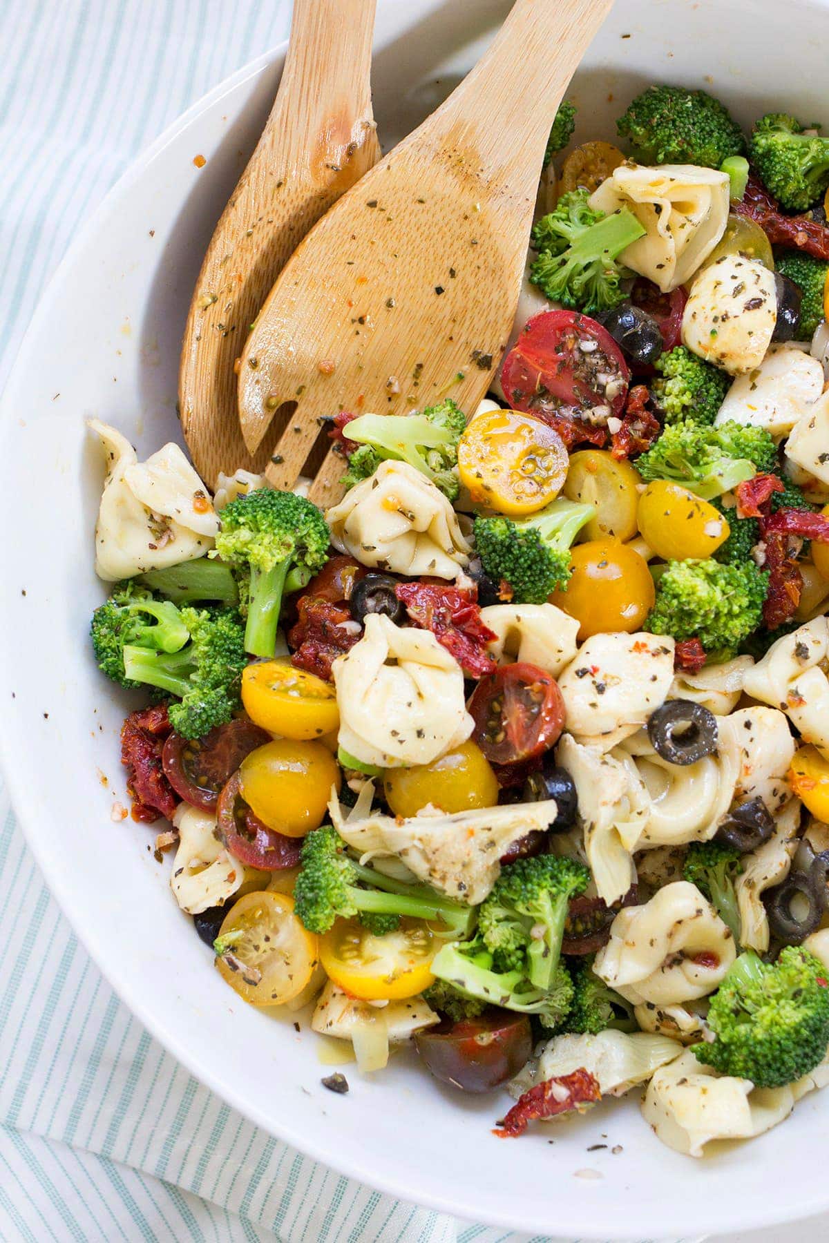 Easy Tortellini Pasta Salad with Sundried Tomatoes and Artichoke Hearts