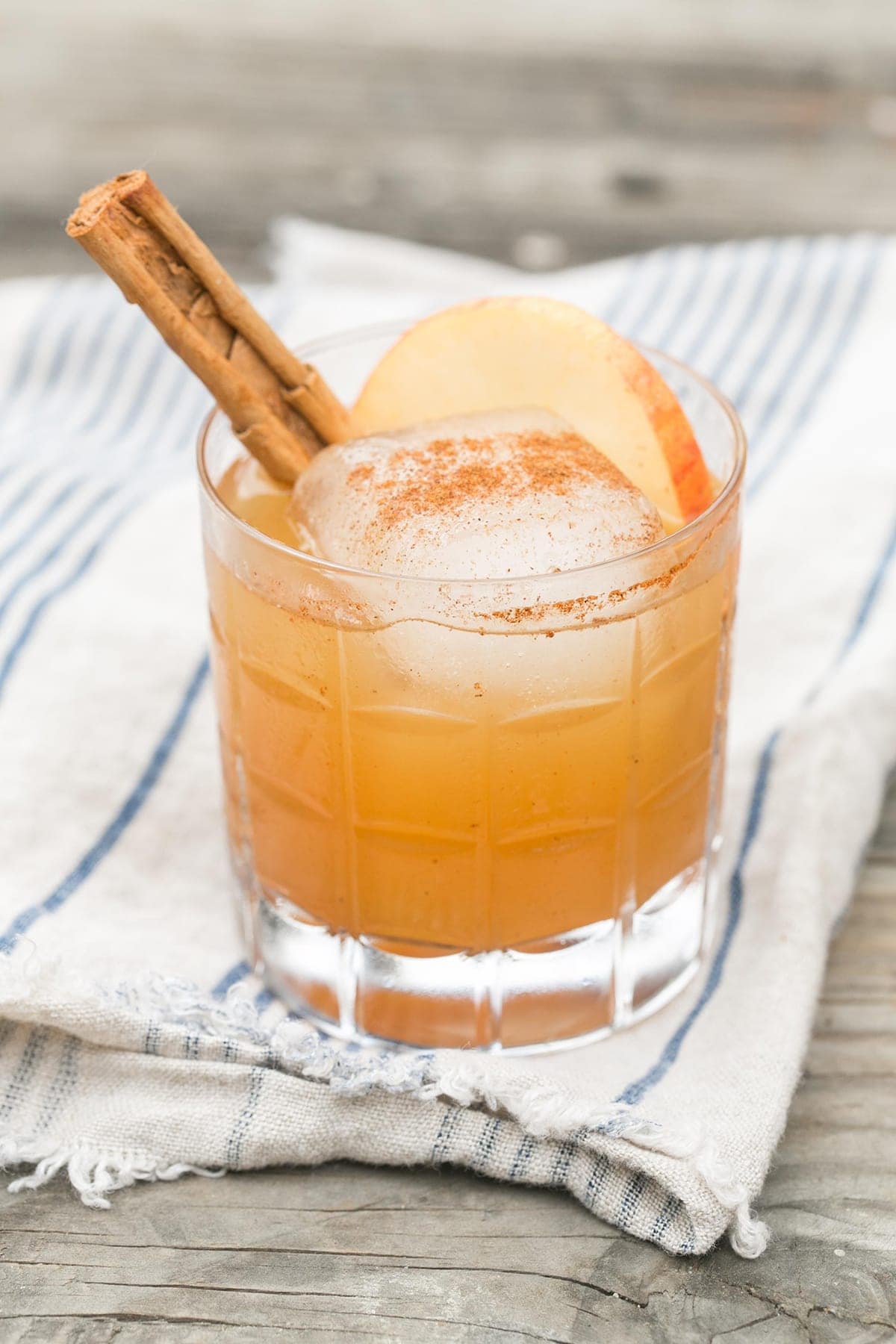 25 Easy Mixed Drinks That Taste Amazing - Sugar and Charm