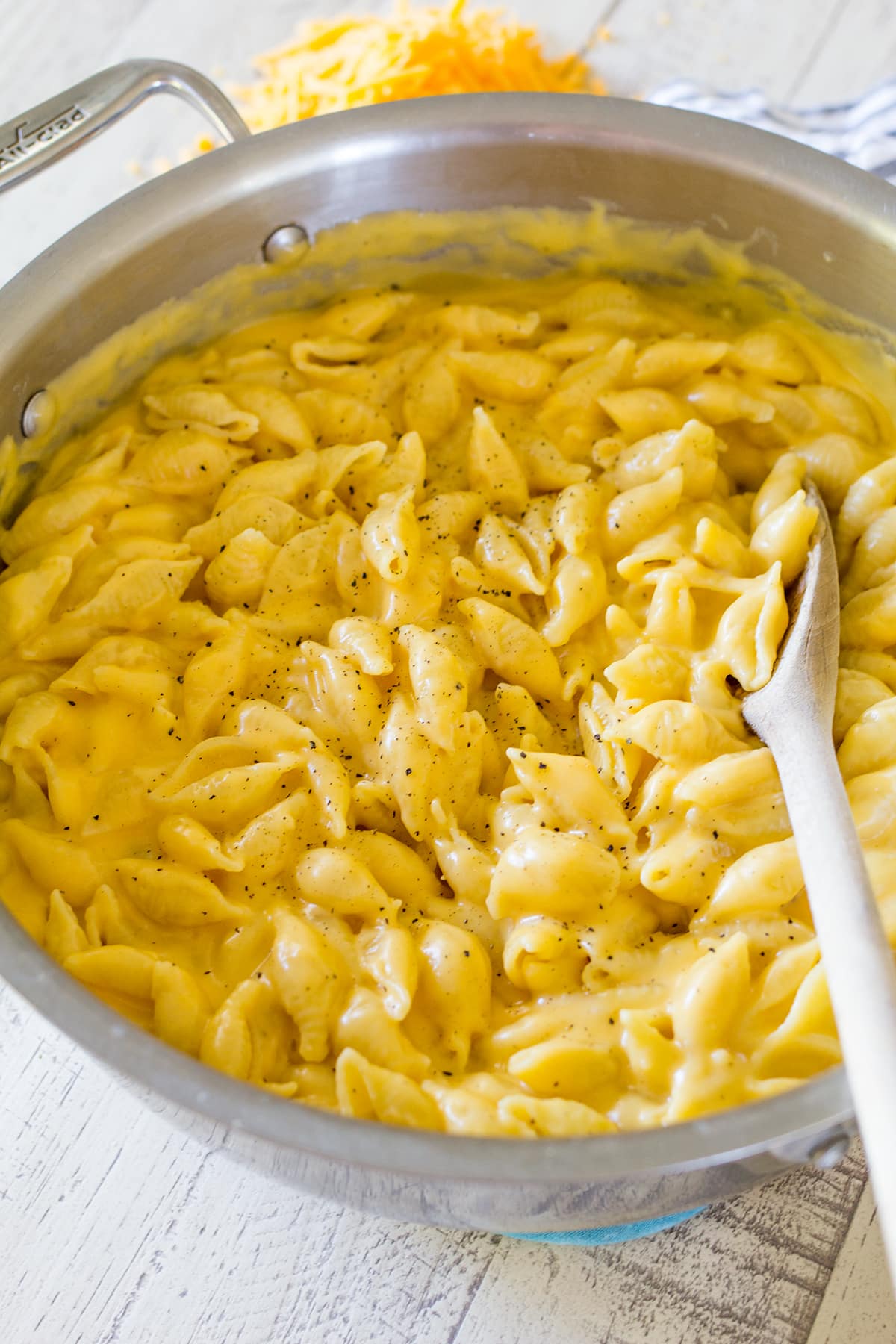 Easy Creamy Stovetop Mac and Cheese