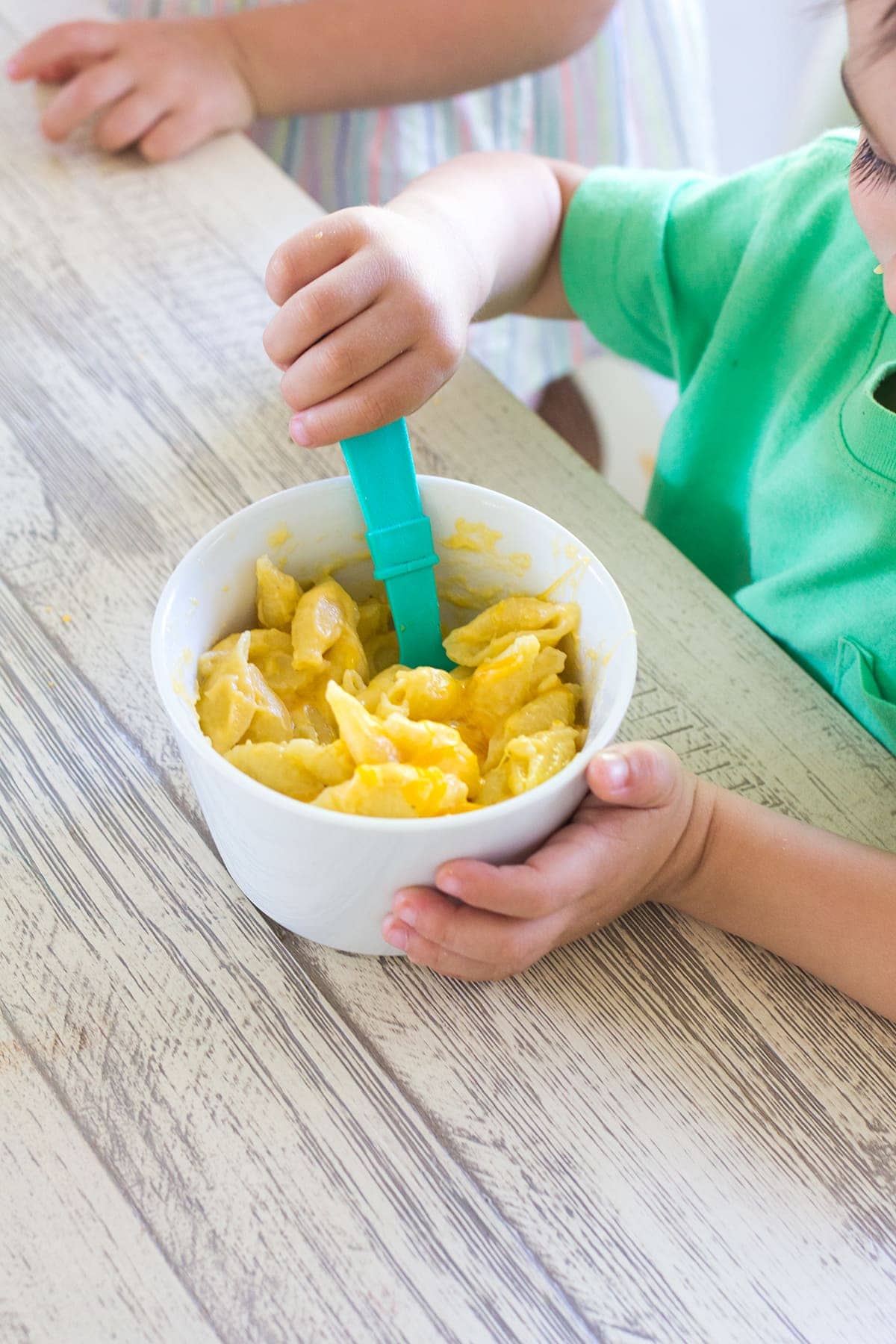 Easy Creamy Stovetop Mac and Cheese