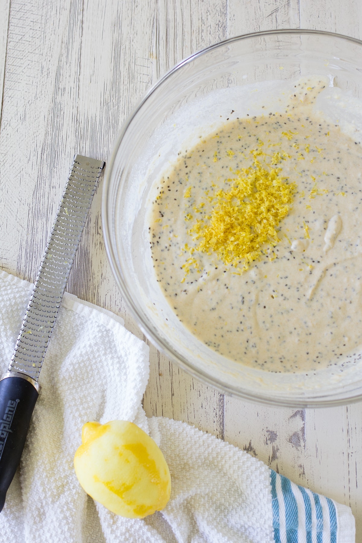 Lemon Chia Yogurt Pancakes