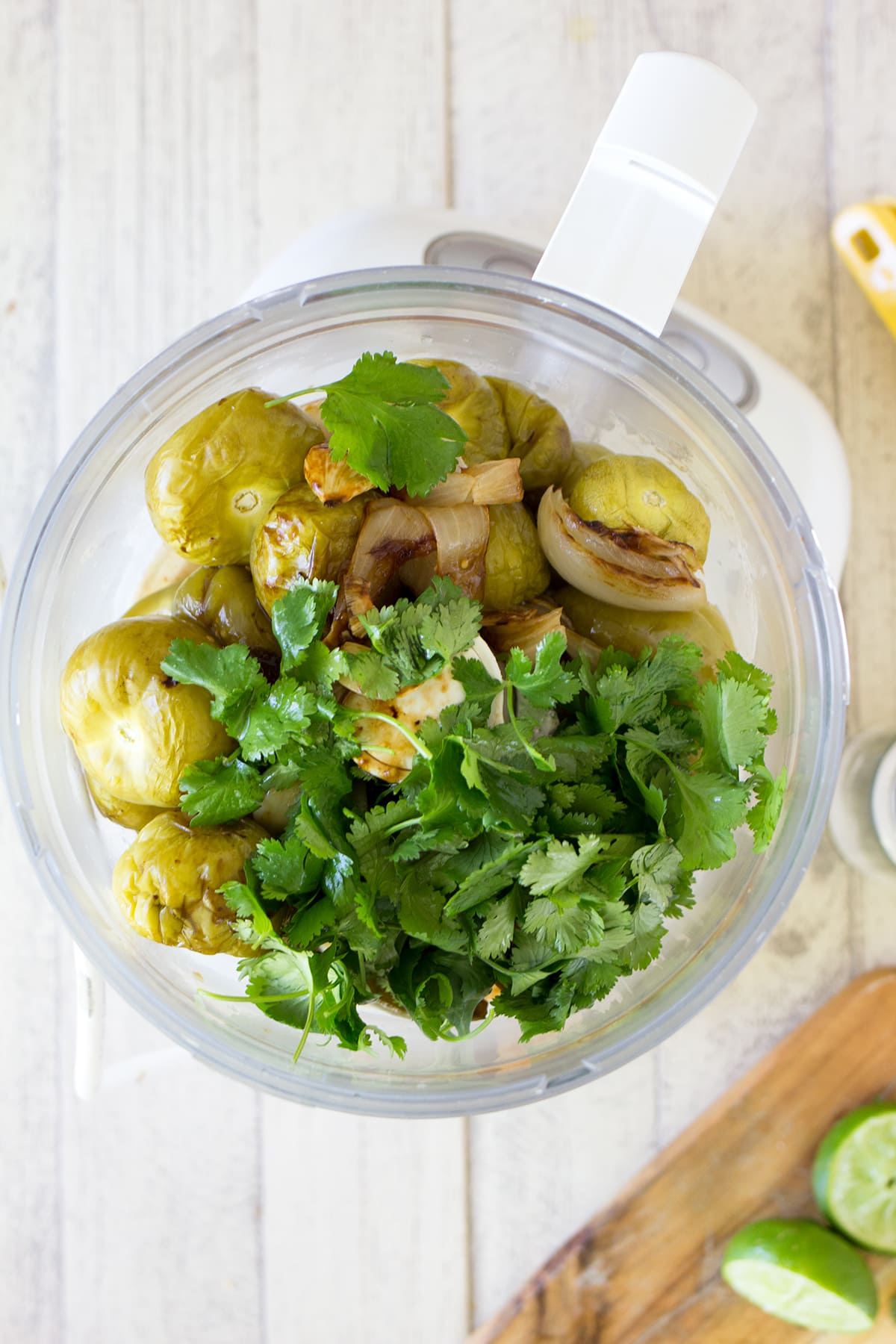 Roasted Tomatillo and Jalapeño Salsa • Freutcake