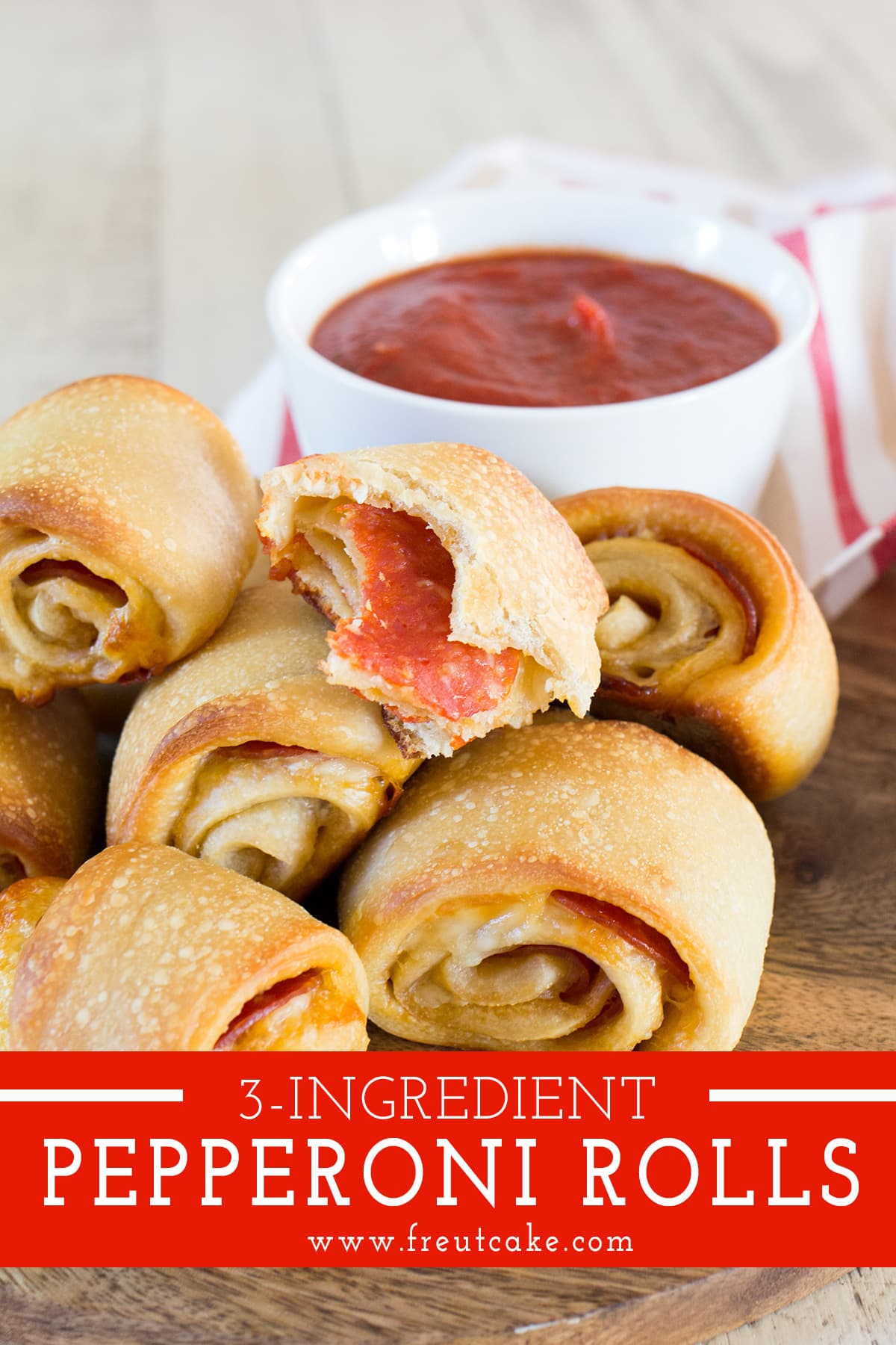 Easy 3 Ingrediente Pepperoni Rolls