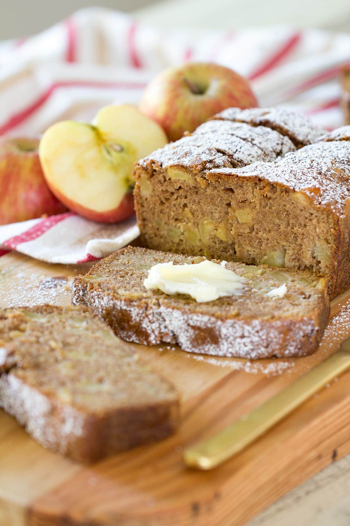 Easy Cinnamon Spice Apple Bread • Freutcake