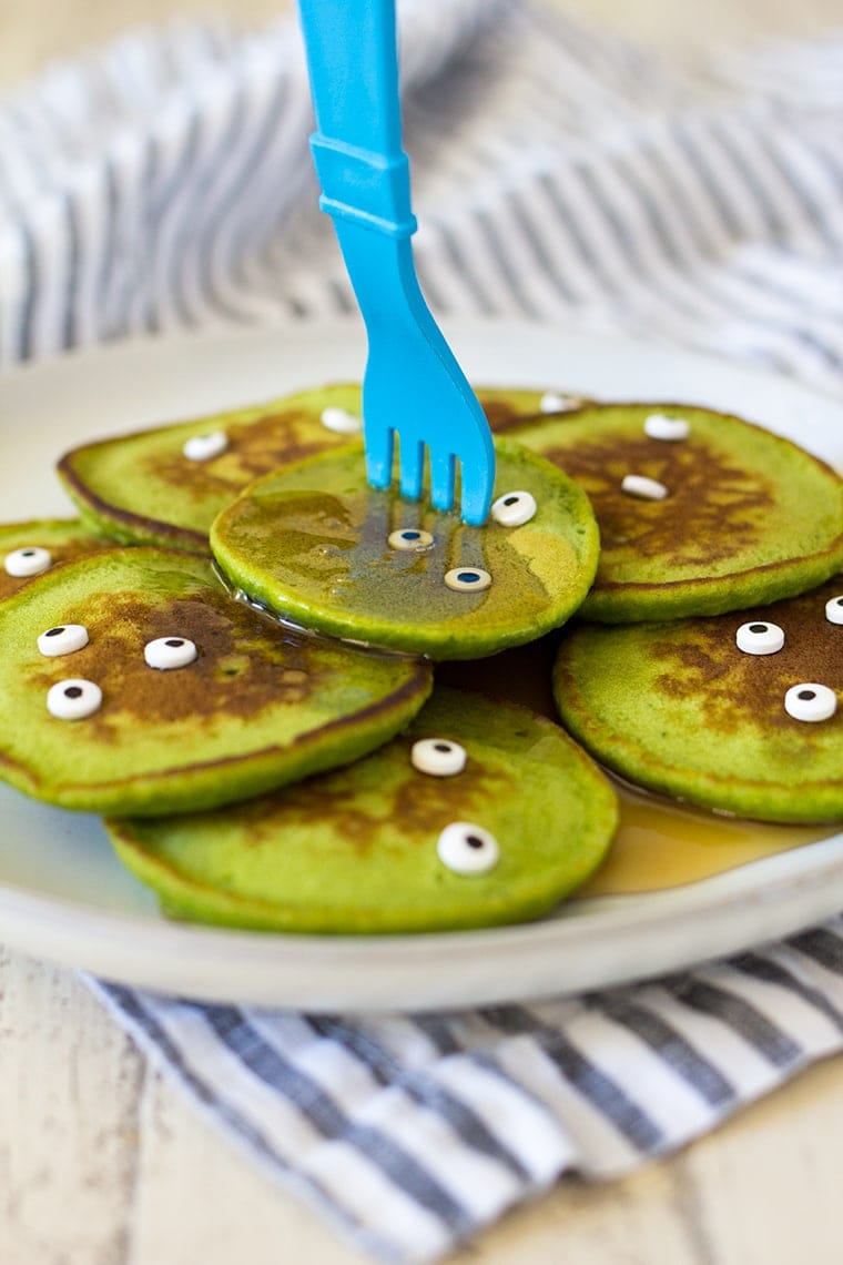 Healthy Halloween Monster Pancakes for Kids made with fresh spinach and no food coloring! 