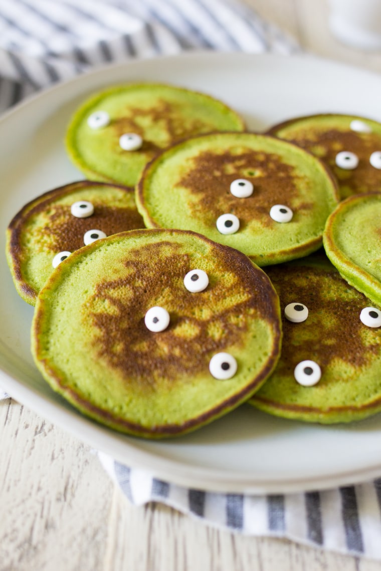 Healthy Halloween Monster Pancakes for Kids made with fresh spinach and no food coloring! 