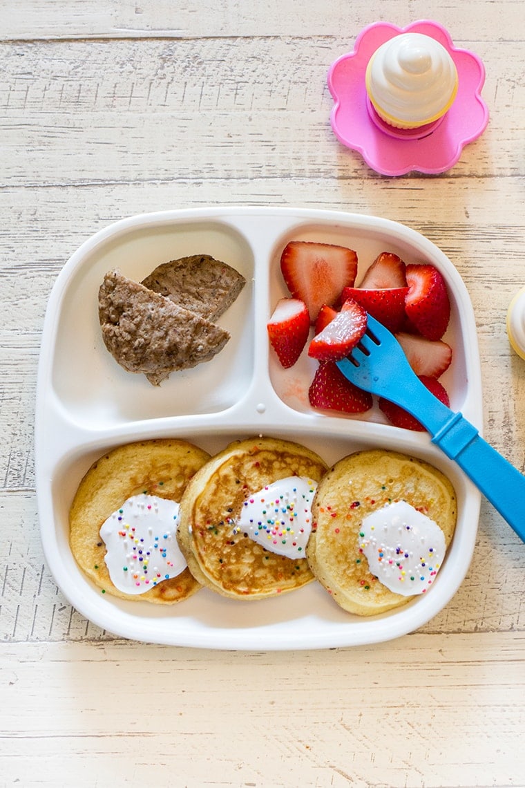 Toddler Meals What I Fed The Twins. A weeks worth of Toddler Meal Ideas that are fun, healthy and easy to make for your kids. #toddlermeals #toddlerlunch #kidmeals #lunchbox #bentobox #toddler #lunch #kidlunchideas #healthykidsmeals #healthykidslunchideas