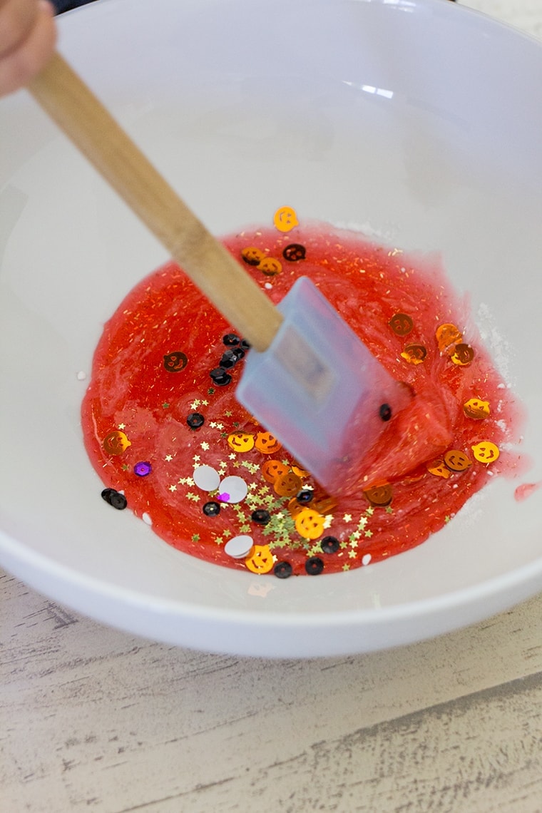 Toddler Safe Halloween Glitter Slime Recipe only has 3 Ingredients and no Borax so it's worry free for kids. Great for sensory play, preschool, or kindergarten classrooms. Mess free and quick to make for ages 3 and up. #Slime #BakingSoda #Glue #ContactLenses #Goo #Solutions #Glitter #Magic #Craft #Kids #KidsCraft #SlimeRecipe #Diy #Activities