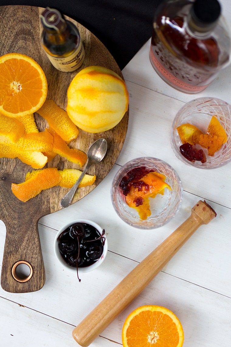 Halloween Old Fashioned Cocktail #halloween #cocktail #halloweencocktail #dryice #oldfashioned #chocolatecocktail