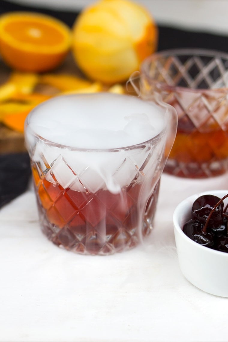 Halloween Old Fashioned Cocktail #halloween #cocktail #halloweencocktail #dryice #oldfashioned #chocolatecocktail