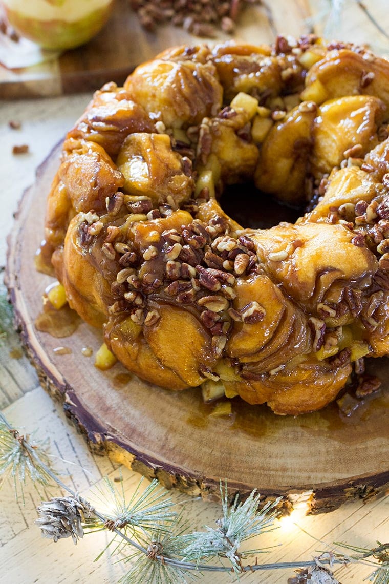 Caramel Apple Monkey Bread Recipe #monkeybread #easy #biscuitdough #christmas #caramel #apple #pecan #christmasmorning #breakfast 