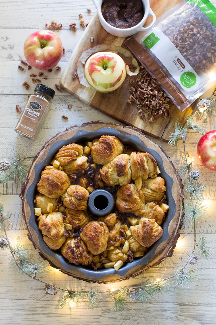 Caramel Apple Monkey Bread Recipe #monkeybread #easy #biscuitdough #christmas #caramel #apple #pecan #christmasmorning #breakfast 