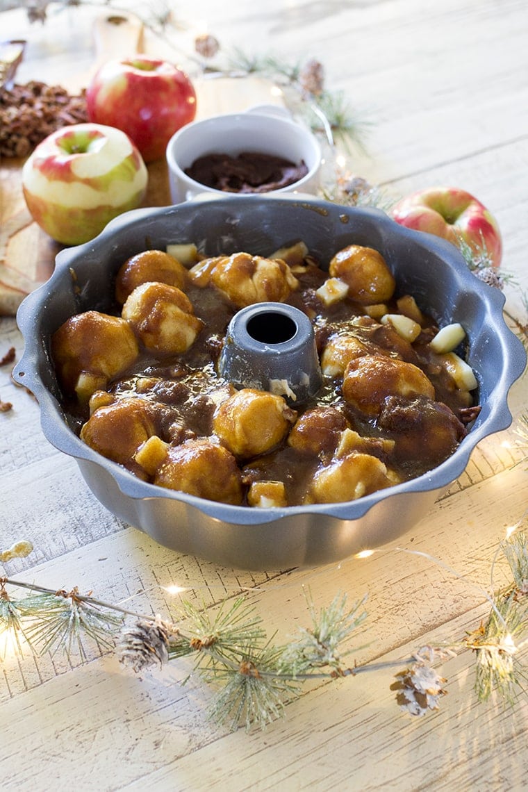Caramel Apple Monkey Bread Recipe #monkeybread #easy #biscuitdough #christmas #caramel #apple #pecan #christmasmorning #breakfast 