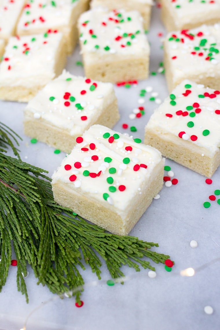 Christmas Sugar Cookie Bars with Cream Cheese Frosting • Freutcake