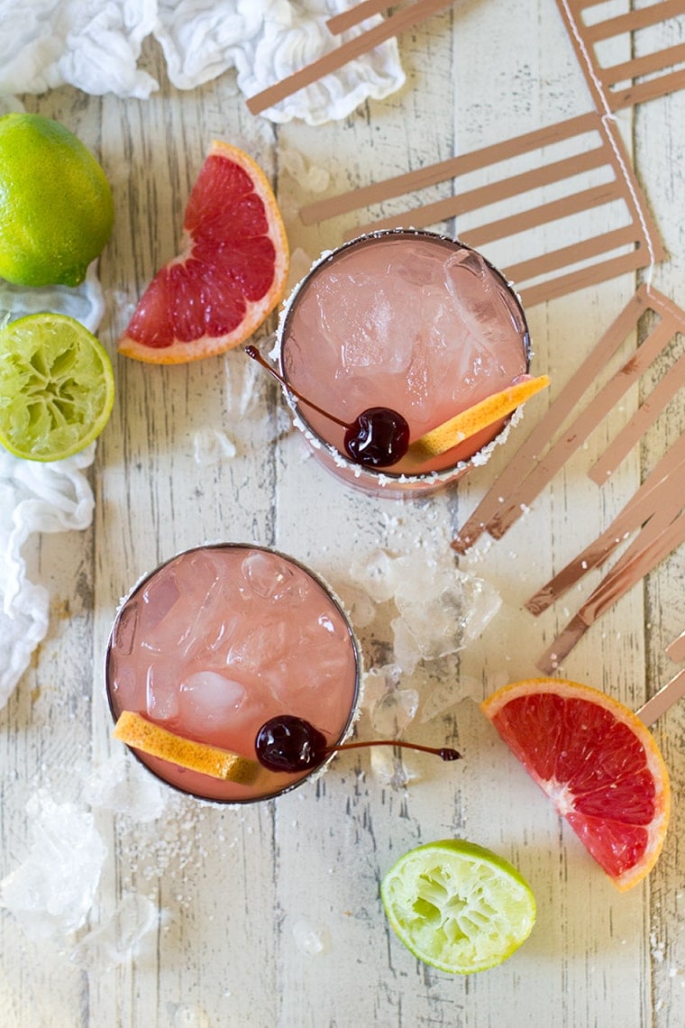 Margaritas de pomelo de flor de saúco # cóctel # margarita # bebidas # stgermain # pomelo # tequila