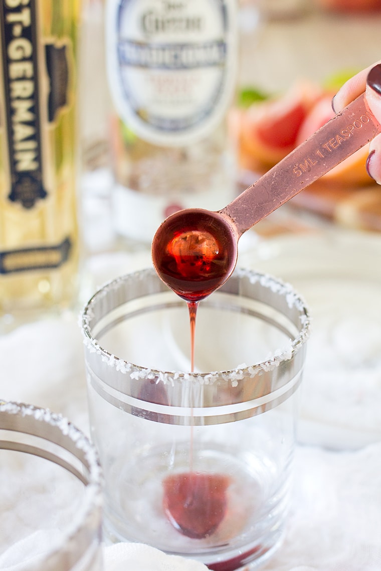 Elderflower Grapefruit Margaritas #cocktail #margarita #drinks #stgermain #grapefruit #tequila