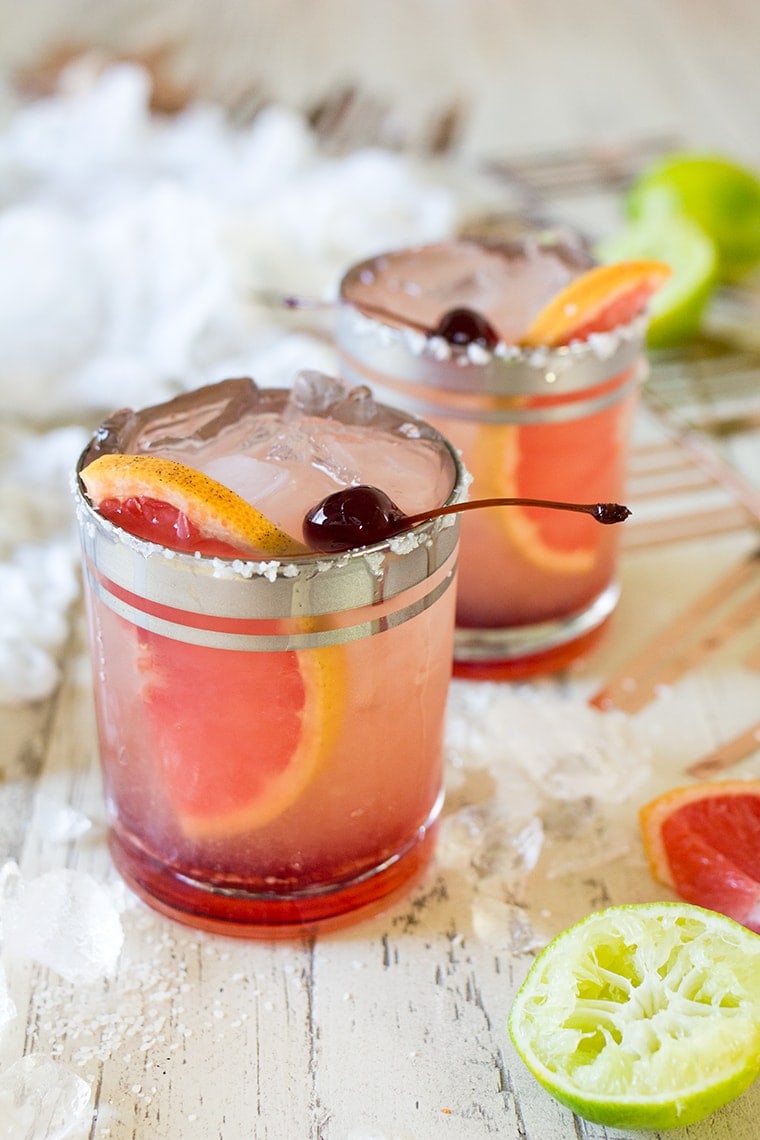 Elderflower Grapefruit Margaritas #cocktail #margarita #drinks #stgermain #grapefruit #tequila