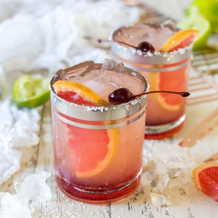 Elderflower Grapefruit Margaritas #cocktail #margarita #drinks #stgermain #grapefruit #tequila