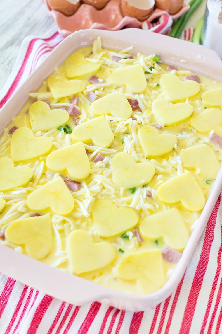 Valentine's Day Ham and Cheese Breakfast Casserole is the perfect way to show your family you love them on Valentine's Day morning. This egg, cheese, ham and potato casserole will fill their bellies and their hearts! #casserole #breakfast #breakfastcasserole #eggcasserole #potato #ham #valentinesday