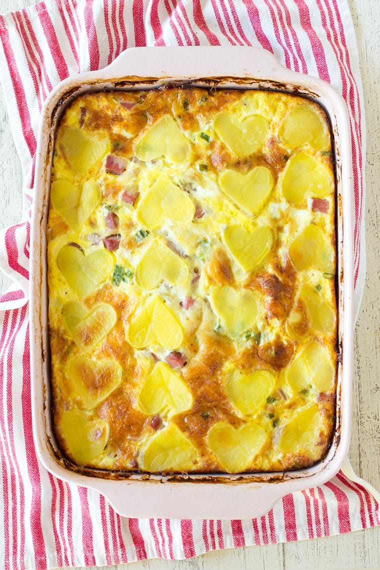 Valentine's Day Ham and Cheese Breakfast Casserole is the perfect way to show your family you love them on Valentine's Day morning. This egg, cheese, ham and potato casserole will fill their bellies and their hearts! #casserole #breakfast #breakfastcasserole #eggcasserole #potato #ham #valentinesday