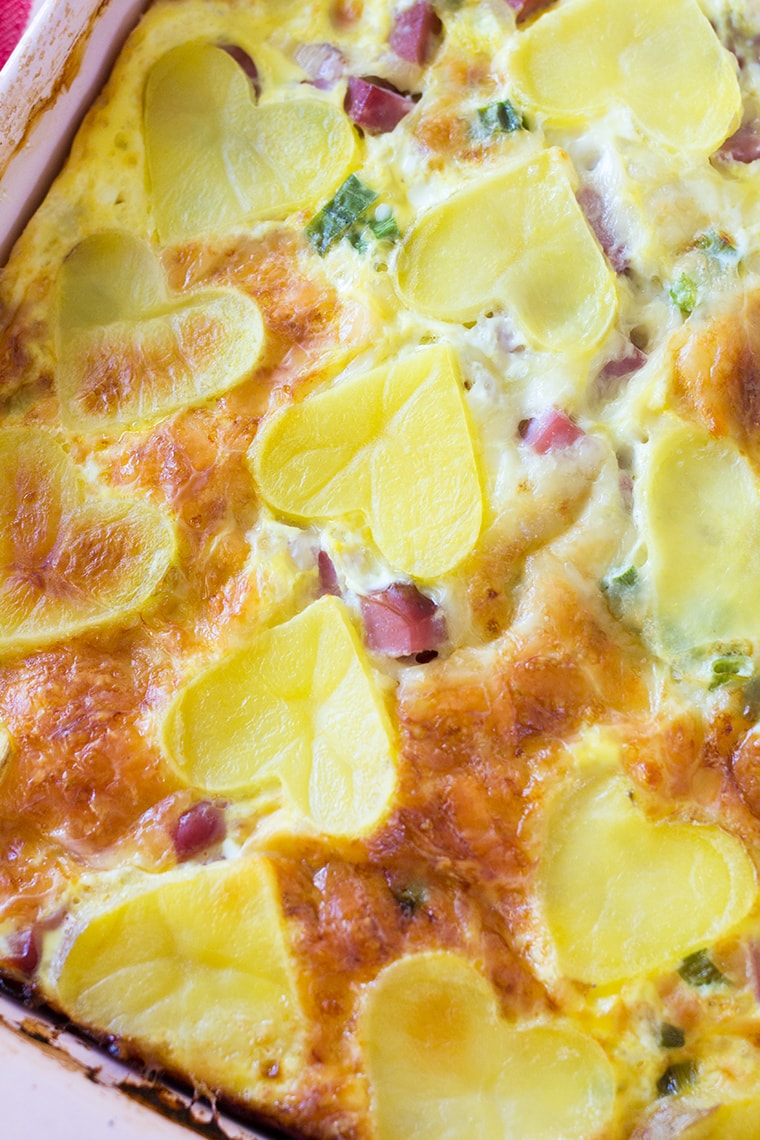 Valentine's Day Ham and Cheese Breakfast Casserole is the perfect way to show your family you love them on Valentine's Day morning. This egg, cheese, ham and potato casserole will fill their bellies and their hearts! #casserole #breakfast #breakfastcasserole #eggcasserole #potato #ham #valentinesday