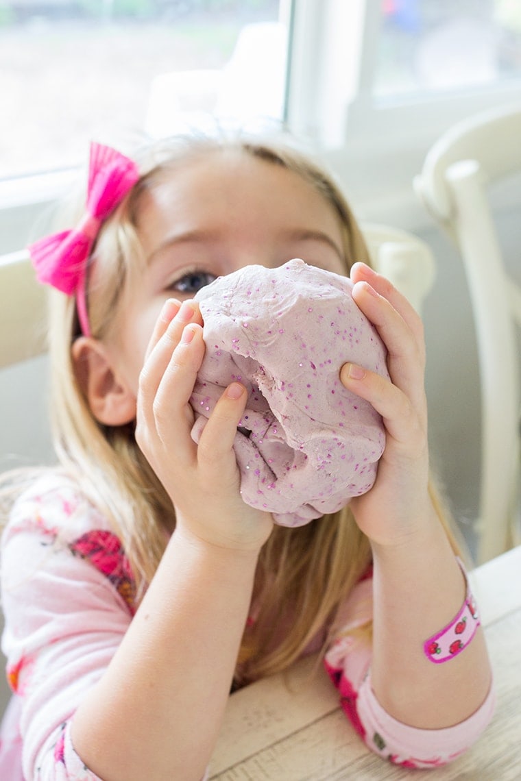 Valentines Day Scented Playdough #valentinesday #valentines #playdough #sensoryplay #easy #easyplaydough #lavenderplaydough #peppermintplaydough #sugarcookie #sugarcookieplaydough #essentialoilplaydough