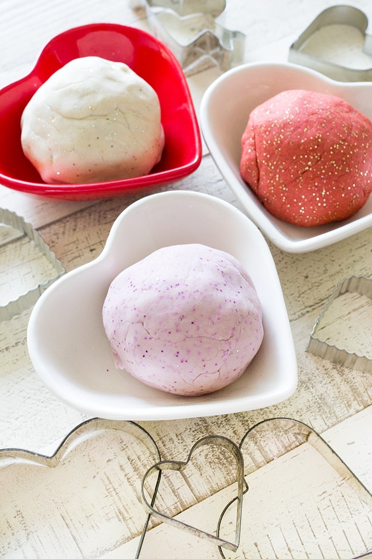 Valentines Day Scented Playdough #valentinesday #valentines #playdough #sensoryplay #easy #easyplaydough #lavenderplaydough #peppermintplaydough #sugarcookie #sugarcookieplaydough #essentialoilplaydough