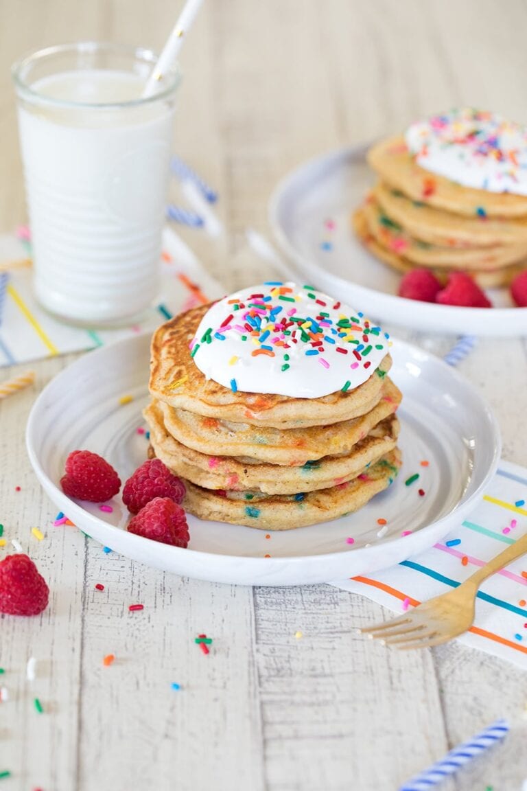 Multigrain Birthday Cake Pancakes • Freutcake