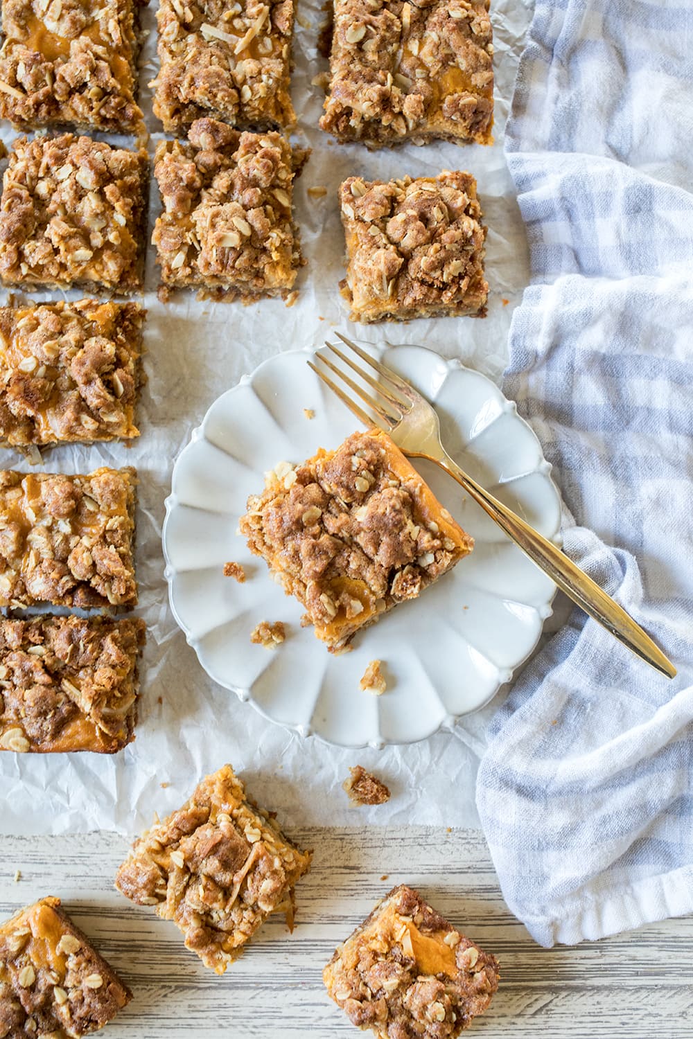 Gooey Pumpkin Oat Bars #falldessert #fall #pumpkin #pumpkinbars #oatbars #dessert