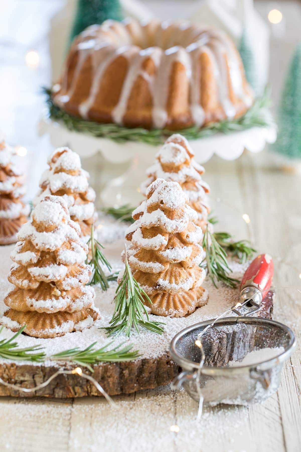 Gingerbread bundt cake in the most beautiful forest cake pan - The Nordic  Kitchen