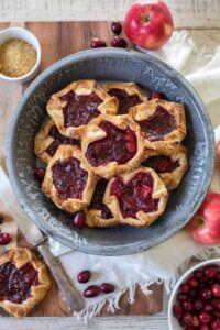 Easy Cranberry Apple Tarts #Thanksgiving #cranberrytart #easypie #thanksgivingpie