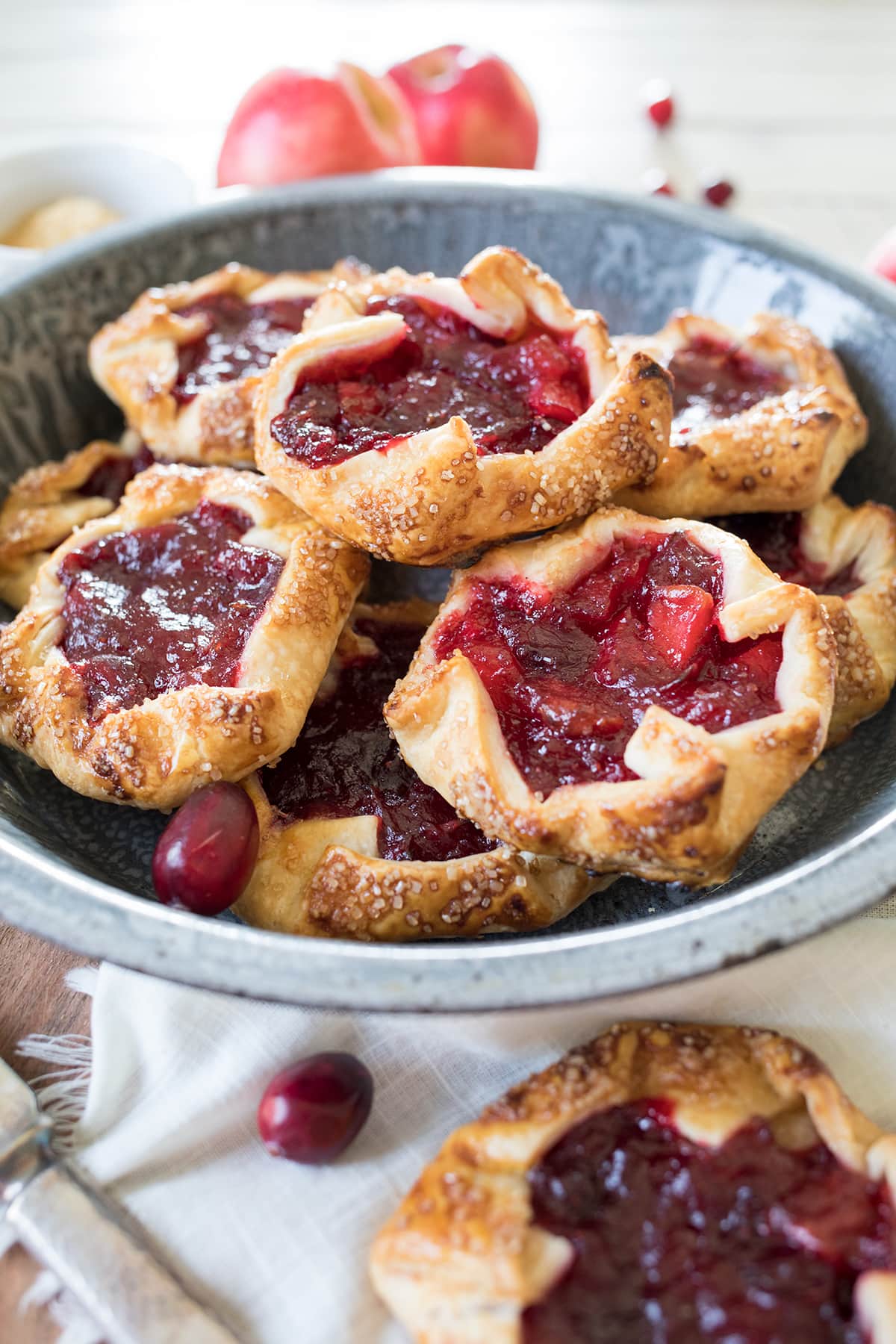 Easy Cranberry Apple Tarts #Thanksgiving #cranberrytart #easypie #thanksgivingpie