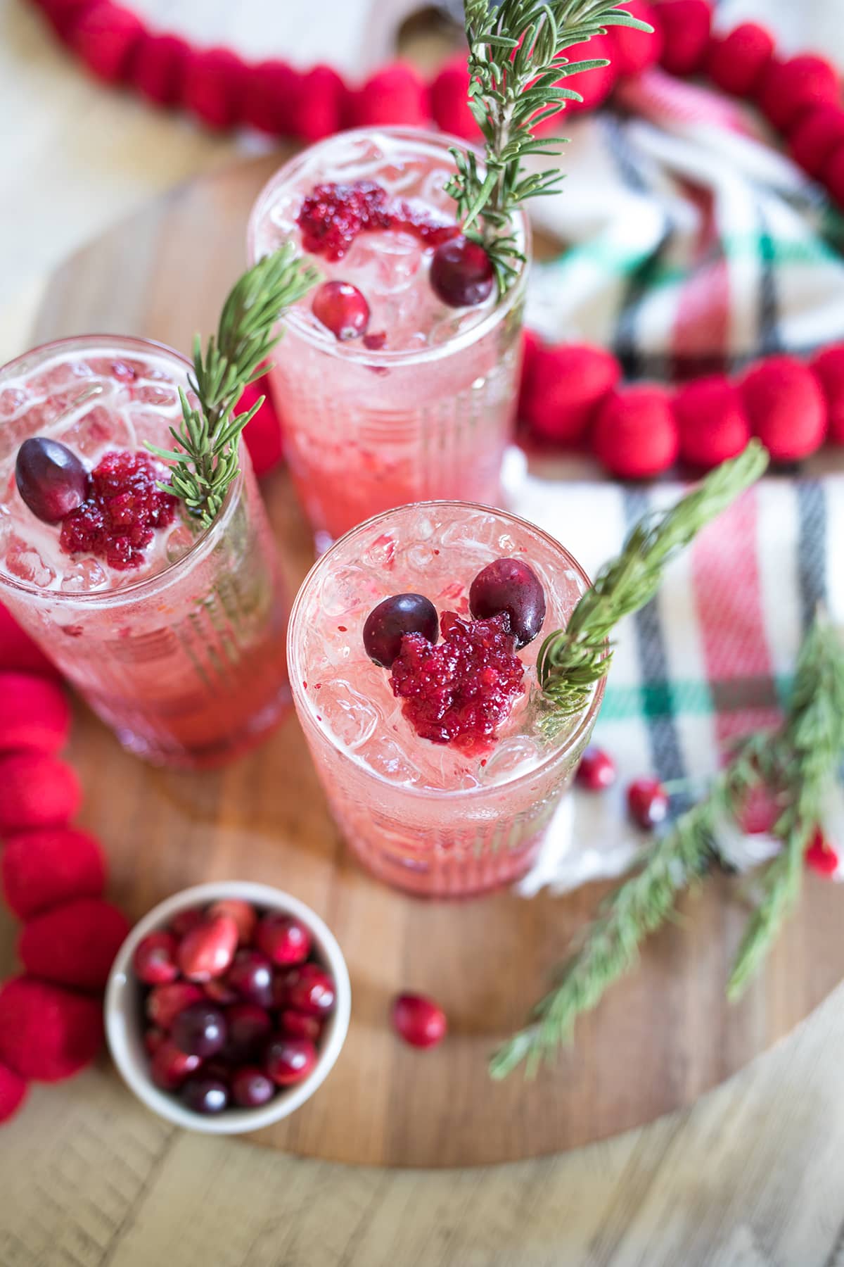 Sparkling Cranberry Gin Holiday Cocktails • Freutcake