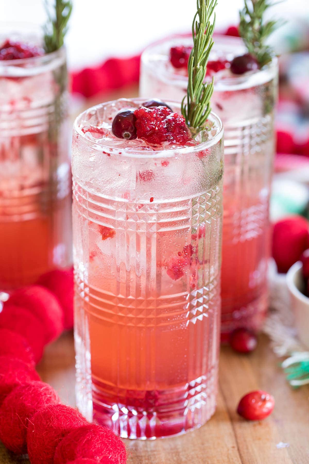 Sparkling Cranberry Gin Holiday Cocktails • Freutcake